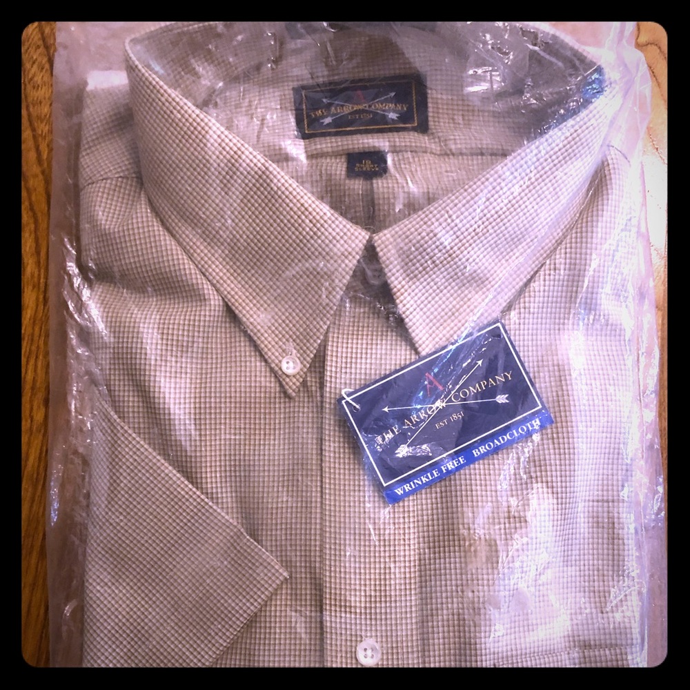 The Arrow Company Size 18 Short Sleeve beige shirt
